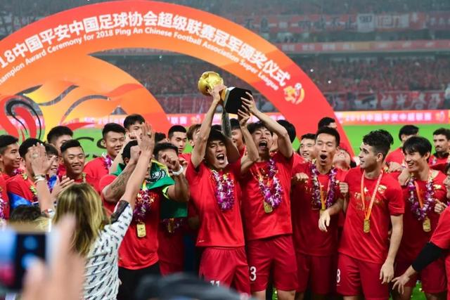 一座球场两代球王 阿兹特克见证世界杯“三重浪”